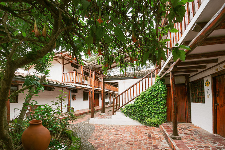 San Jorge Eco lodge Quito patio 2